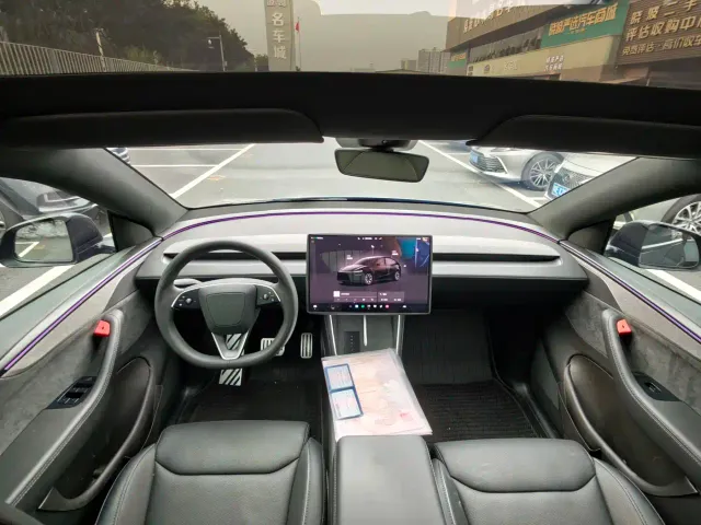 Tesla Model Y L — Фото автомобиля 17