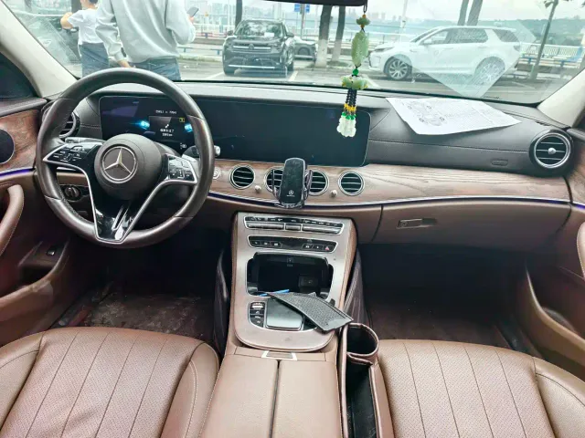 Mercedes-Benz E-Class — Фото автомобиля 5