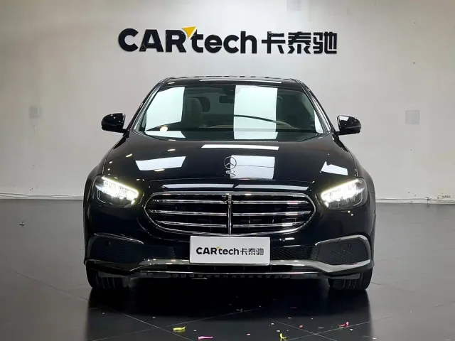 Mercedes-Benz E-Class — Фото автомобиля 2