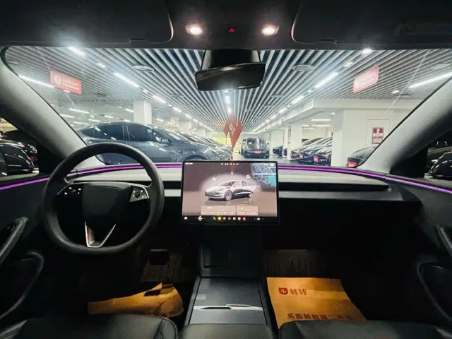 Tesla Model 3 — Фото автомобиля 8