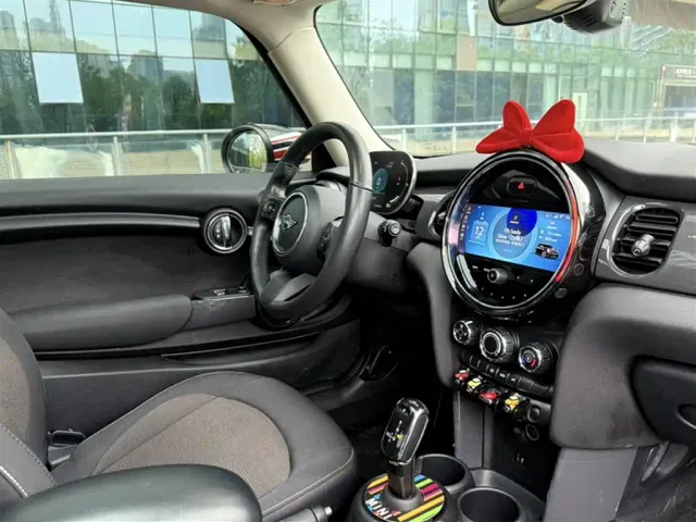 MINI Hatch — Фото автомобиля 12