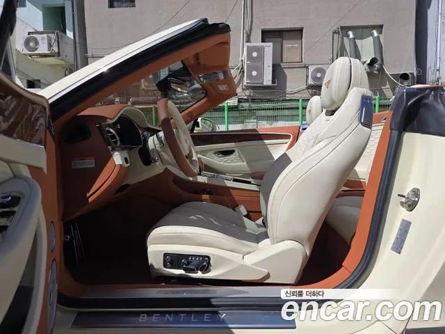 Bentley Continental — Фото автомобиля 11