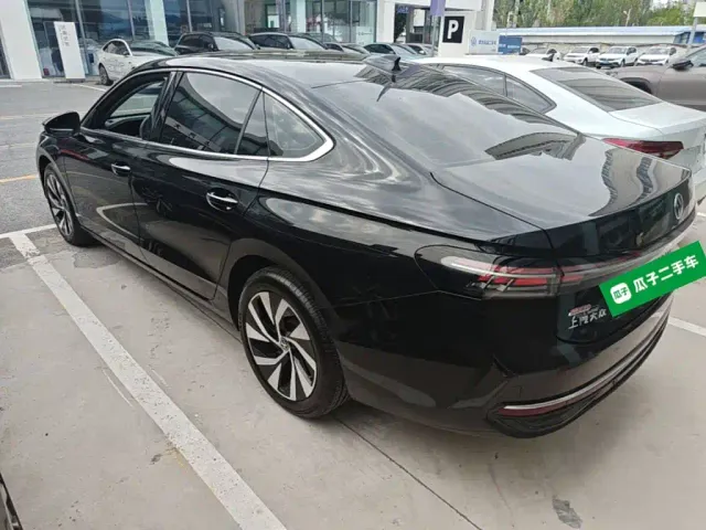 Volkswagen Passat — Фото автомобиля 4