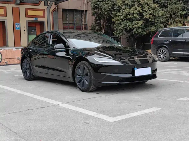 Tesla Model 3 — Фото автомобиля 3