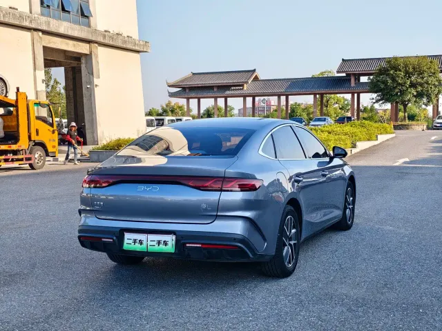 BYD Qin L — Фото автомобиля 6