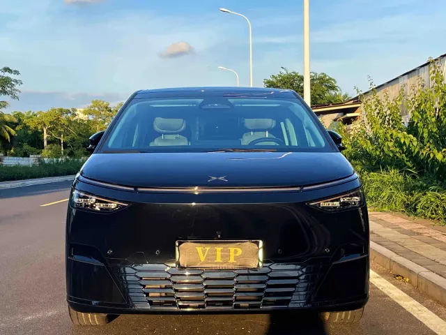 Xpeng X9 — Фото автомобиля 2