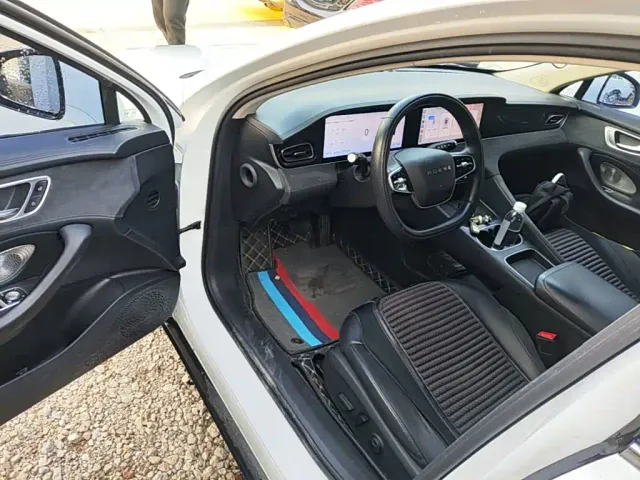 Roewe D7 — Фото автомобиля 15