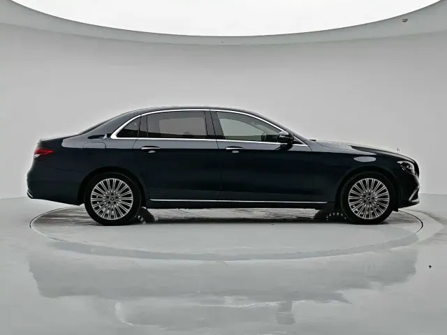 Mercedes-Benz E-Class — Фото автомобиля 2