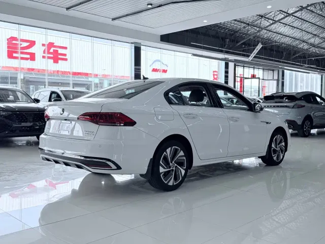 Volkswagen Bora — Фото автомобиля 11