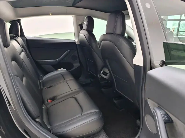 Tesla Model Y — Фото автомобиля 6