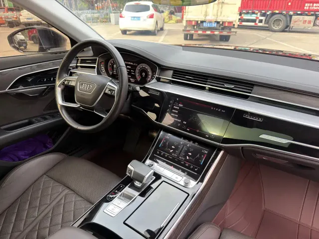 Audi A8 — Фото автомобиля 12