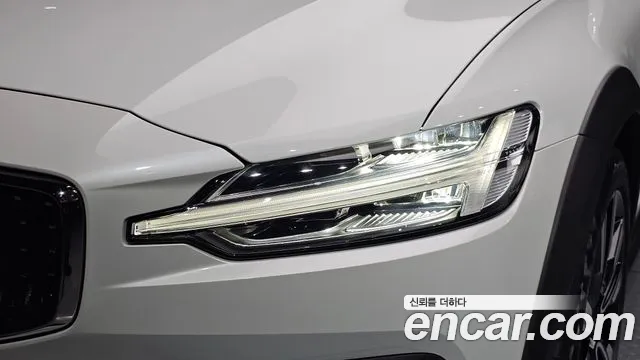 Вольво V60 V60 Cross Country 2 поколение B5 Ultimate AWD — Фото автомобиля 18