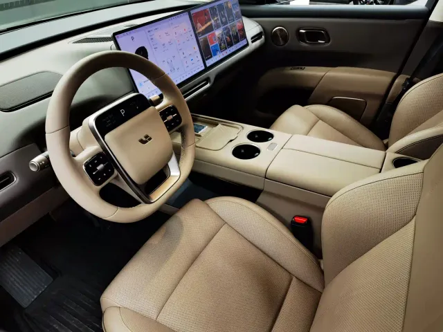 Li Auto Li i8 2025 Standard Edition — Фото автомобиля 10