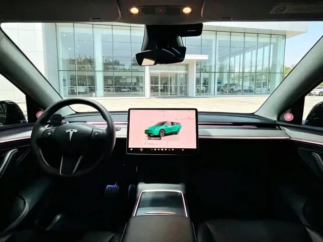 Tesla Model Y — Фото автомобиля 5