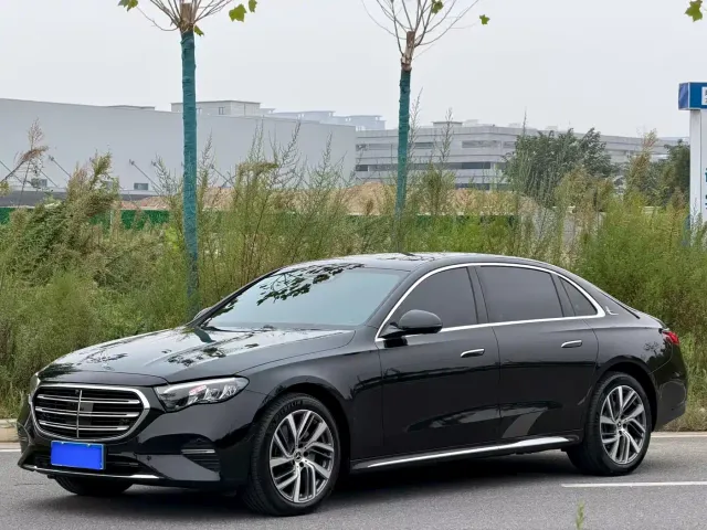 Фотография автомобиля — Mercedes-Benz E-Class