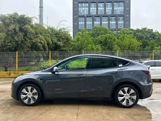 Tesla Model Y — Фото автомобиля 5