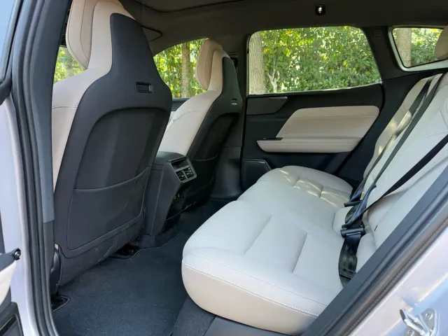 Volvo XC70 Plug-in Hybrid — Фото автомобиля 5