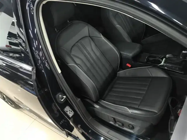 Volkswagen Passat — Фото автомобиля 24
