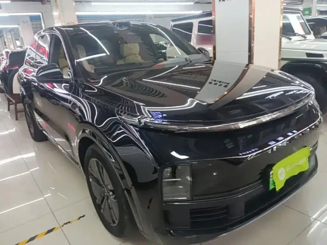 Li Auto L8 — Фото автомобиля 3