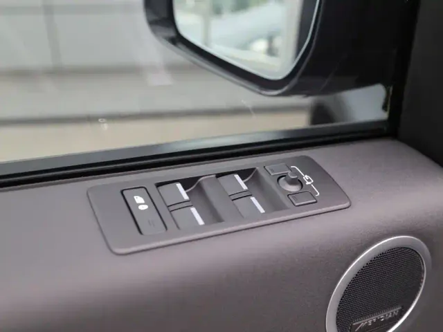 Land Rover Discovery 2024 Model 300PS S — Фото автомобиля 12