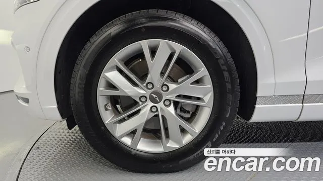 Genesis GV70 2.5T Бензин 2WD — Фото автомобиля 5