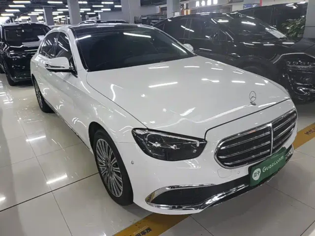 Mercedes-Benz E-Class — Фото автомобиля 3