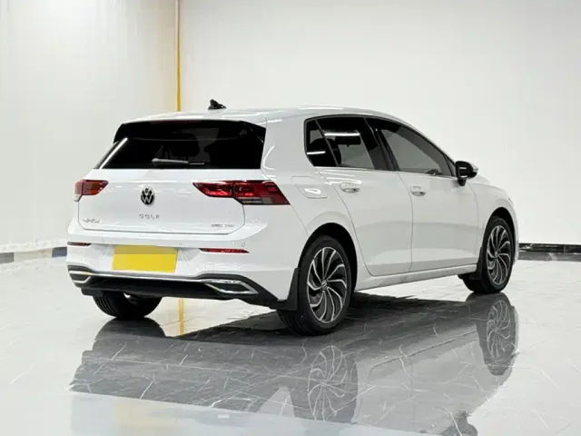Volkswagen Golf — Фото автомобиля 7