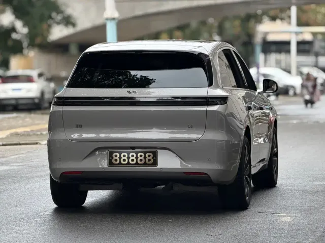 Li Auto L6 — Фото автомобиля 6