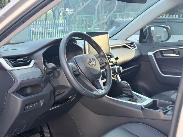Toyota Wildlander — Фото автомобиля 12