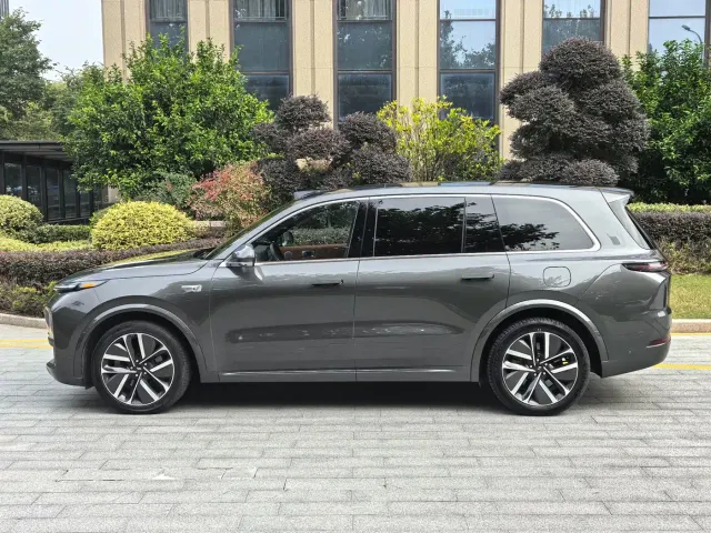 Li Auto L9 — Фото автомобиля 13