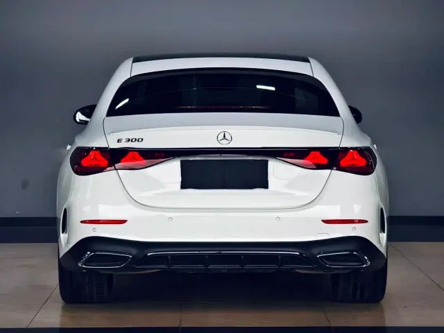 Mercedes-Benz E-Class — Фото автомобиля 4