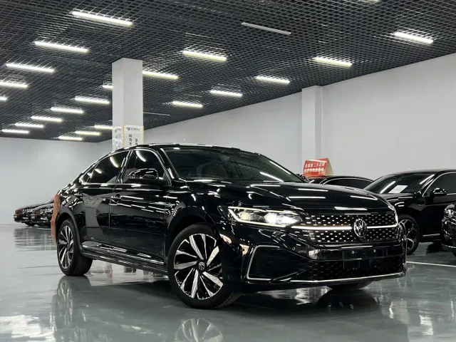 Volkswagen Passat — Фото автомобиля 3