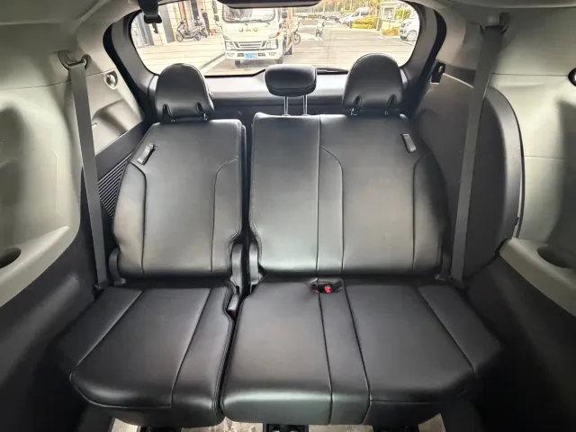 Toyota Sienna — Фото автомобиля 12