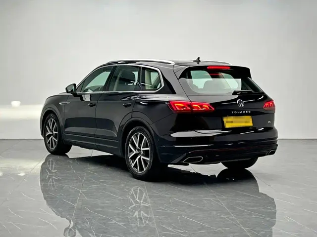 Volkswagen Touareg — Фото автомобиля 4