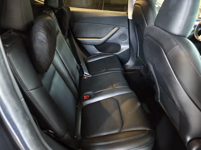 Tesla Model Y — Фото автомобиля 12