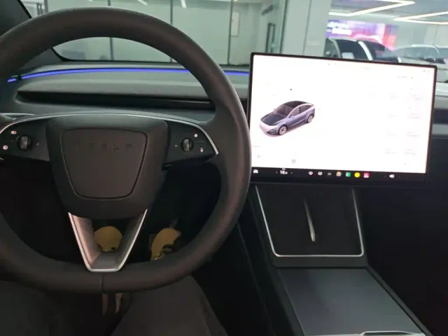 Tesla Model Y L — Фото автомобиля 9