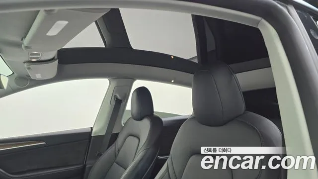 Tesla Model Y — Фото автомобиля 17