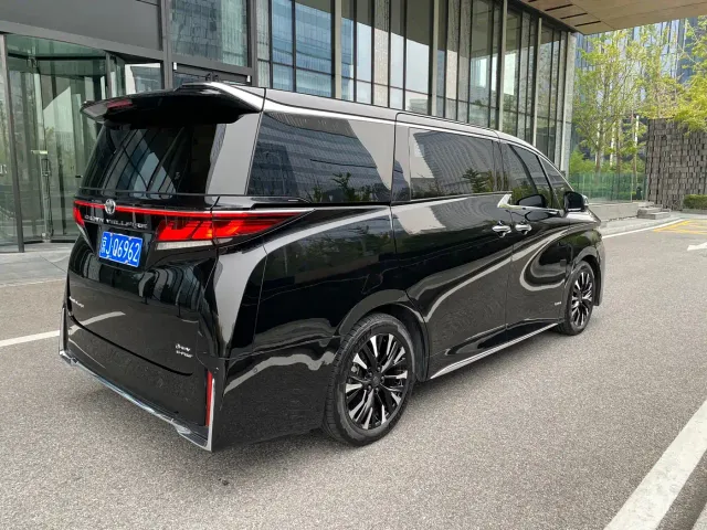 Toyota Vellfire — Фото автомобиля 3