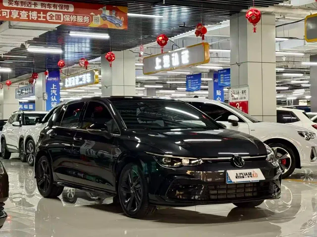 Volkswagen Golf — Фото автомобиля 8