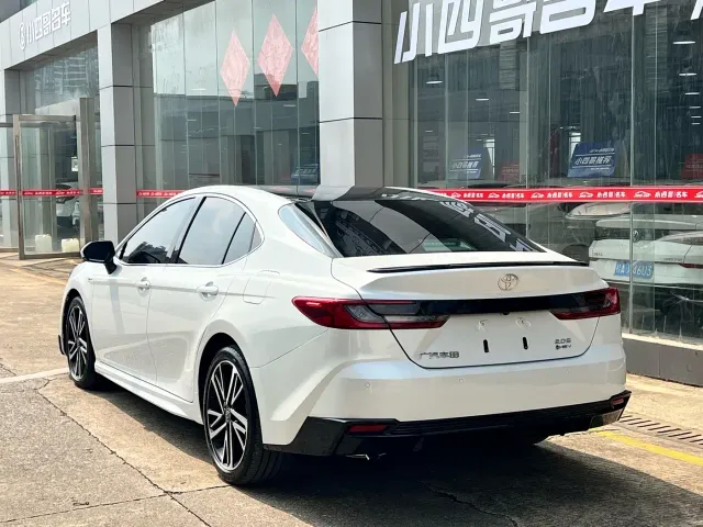 Toyota Camry — Фото автомобиля 4