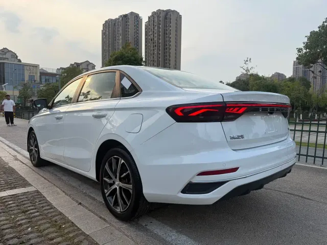 Geely Emgrand — Фото автомобиля 7