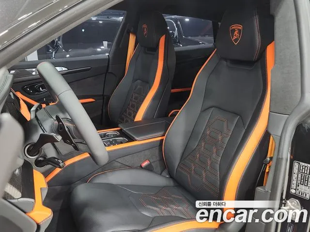 Lamborghini Urus — Фото автомобиля 10