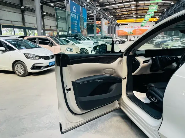 IM Motors LS7 — Фото автомобиля 12