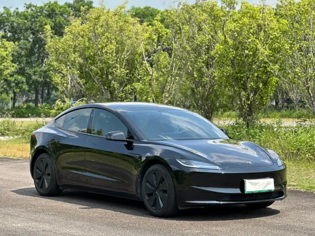 Tesla Model 3 — Фото автомобиля 3