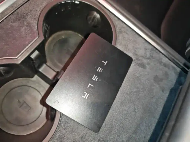 Tesla Model Y — Фото автомобиля 8