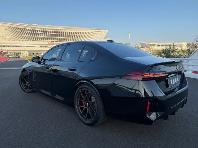 BMW i5 M60 — Фото автомобиля 18