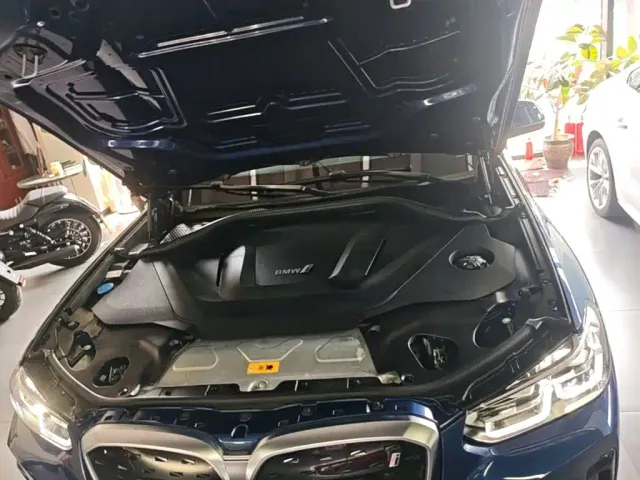 BMW iX3 — Фото автомобиля 19