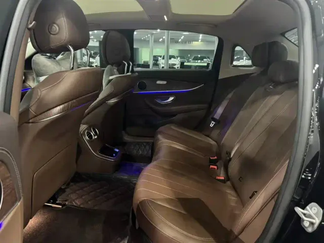 Mercedes-Benz E-Class — Фото автомобиля 14
