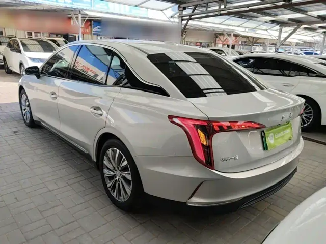 Hongqi E-QM5 — Фото автомобиля 4