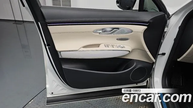 Genesis GV70 — Фото автомобиля 13